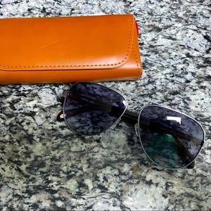 Authentic, new and original Fossil FOS2061/S 0R81 aviator sunglasses. Genuine